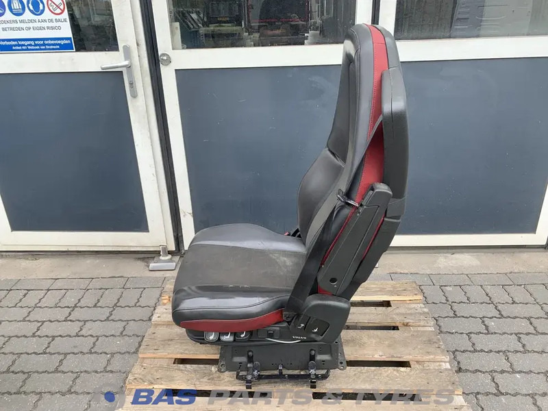 Volvo FH4 - Ülés - Teherautó: 2 kép. Volvo FH4 - Ülés - Teherautó: 2 kép.