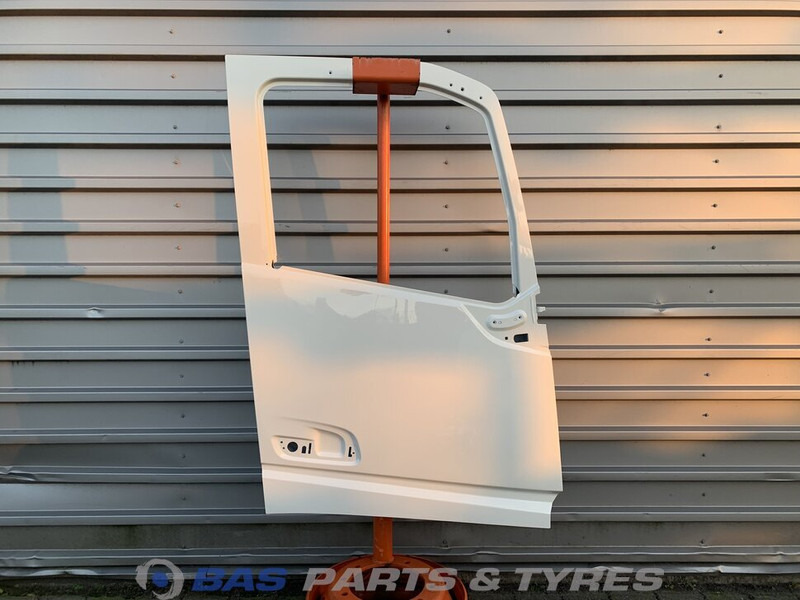 Volvo FH4 Portier Rechts Volvo 82183386 - Ajtó és alkatrészek - Teherautó: 1 kép. Volvo FH4 Portier Rechts Volvo 82183386 - Ajtó és alkatrészek - Teherautó: 1 kép.