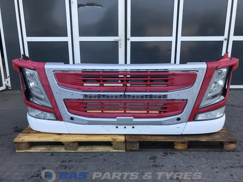 Volvo FM4 - Lökhárító - Teherautó: 1 kép. Volvo FM4 - Lökhárító - Teherautó: 1 kép.