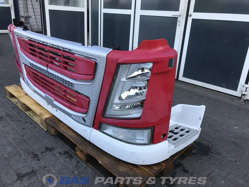 Volvo FM4 - Lökhárító - Teherautó: 2 kép. Volvo FM4 - Lökhárító - Teherautó: 2 kép.