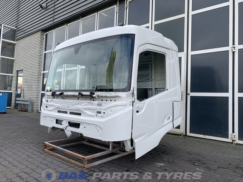 Volvo FM5 - Fülke és belső tér - Teherautó: 1 kép. Volvo FM5 - Fülke és belső tér - Teherautó: 1 kép.