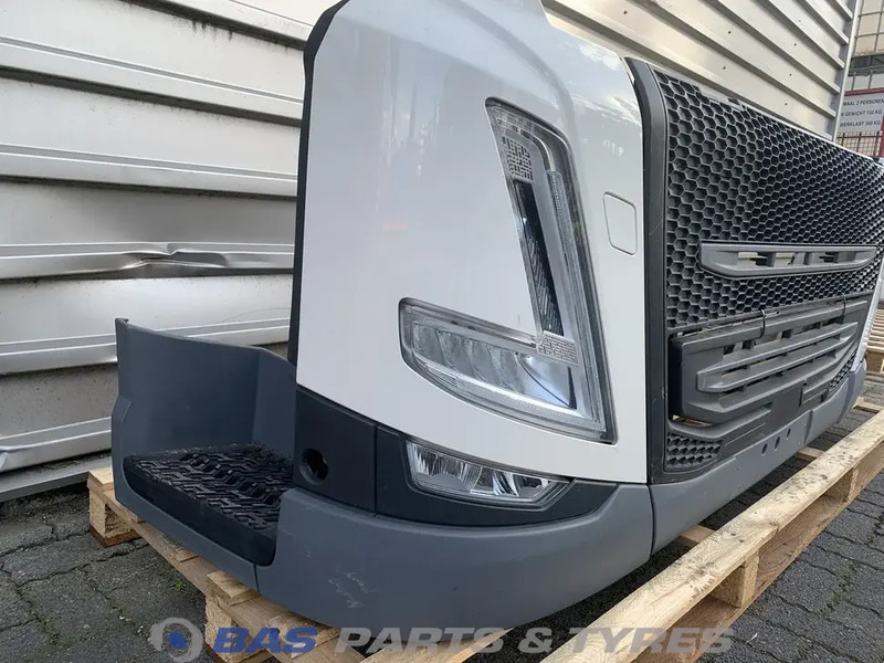 Volvo FM5 - Lökhárító - Teherautó: 3 kép. Volvo FM5 - Lökhárító - Teherautó: 3 kép.