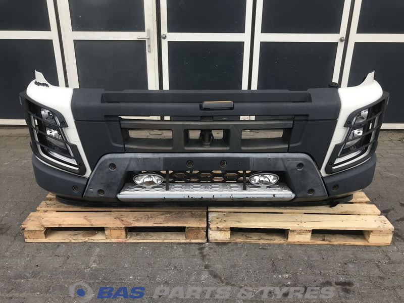 Volvo FMX Euro 6 Bumper Volvo 82422759 - Lökhárító - Teherautó: 1 kép. Volvo FMX Euro 6 Bumper Volvo 82422759 - Lökhárító - Teherautó: 1 kép.