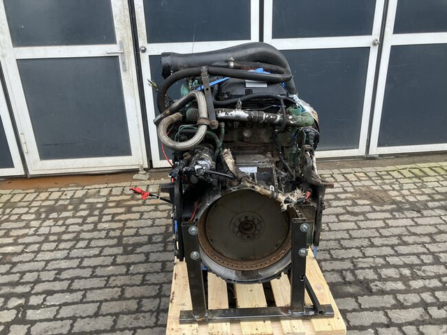 Volvo - Motor - Teherautó: 2 kép. Volvo - Motor - Teherautó: 2 kép.