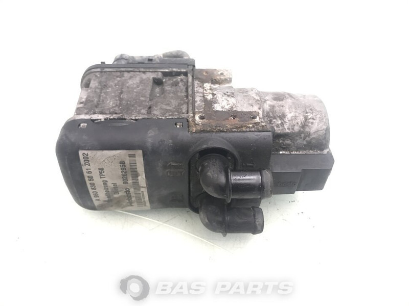 Webasto TP50 Standkachel A 001 830 31 20 - Fűtés/ Szellőzés gep - Teherautó: 1 kép. Webasto TP50 Standkachel A 001 830 31 20 - Fűtés/ Szellőzés gep - Teherautó: 1 kép.