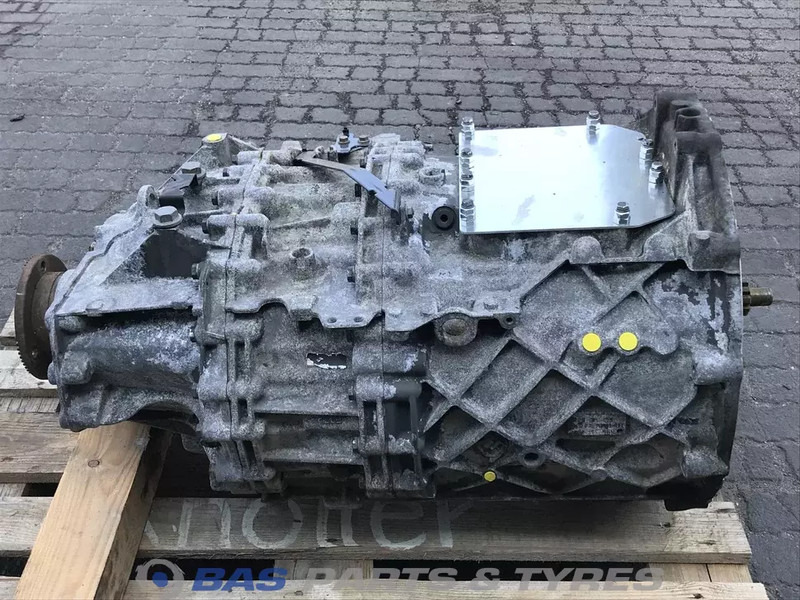 ZF XF106 - Sebességváltó - Teherautó: 3 kép. ZF XF106 - Sebességváltó - Teherautó: 3 kép.