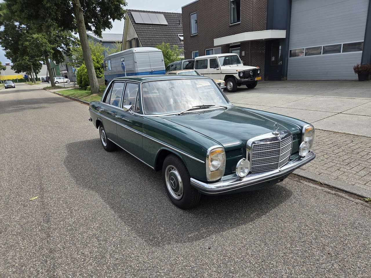 Mercedes-Benz 220 (W115) sedan - Szedán: 1 kép. Mercedes-Benz 220 (W115) sedan - Szedán: 1 kép.