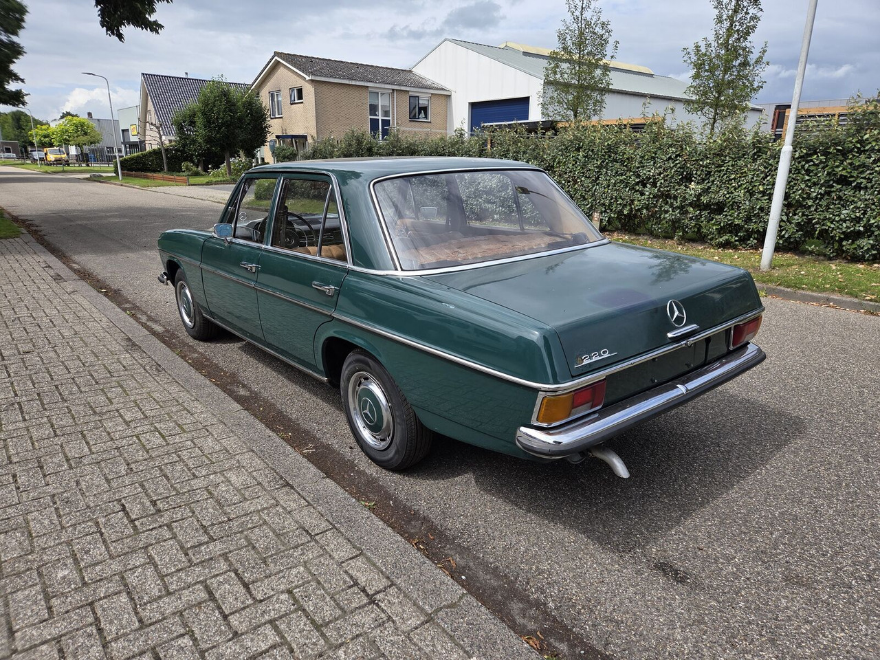 Mercedes-Benz 220 (W115) sedan - Szedán: 5 kép. Mercedes-Benz 220 (W115) sedan - Szedán: 5 kép.