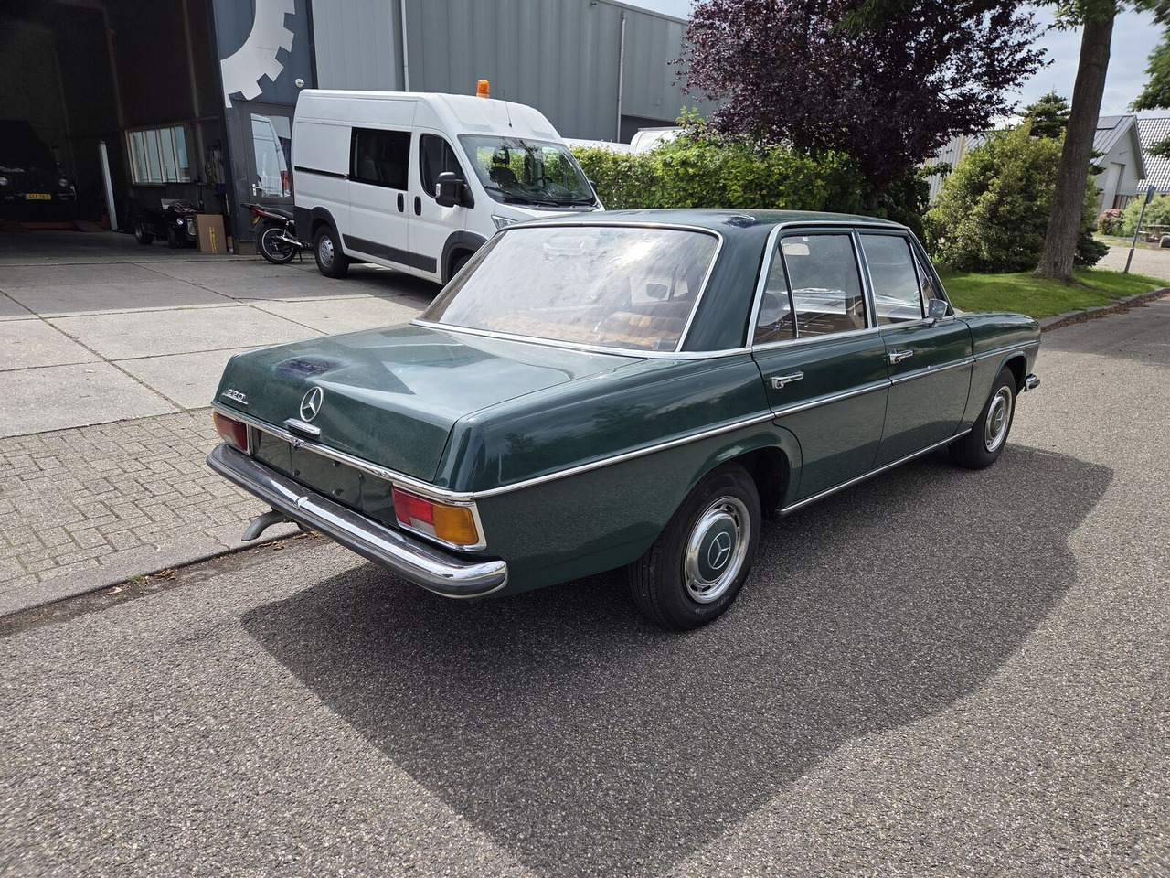 Mercedes-Benz 220 (W115) sedan - Szedán: 2 kép. Mercedes-Benz 220 (W115) sedan - Szedán: 2 kép.