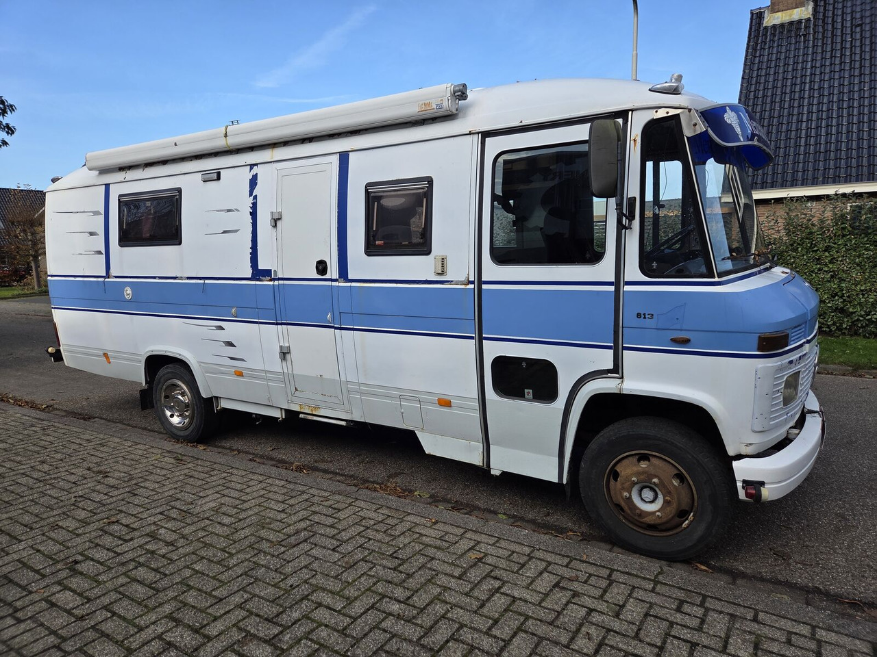 Mercedes-Benz 613D O309 oldtimer buscamper - Kempingautó: 2 kép. Mercedes-Benz 613D O309 oldtimer buscamper - Kempingautó: 2 kép.