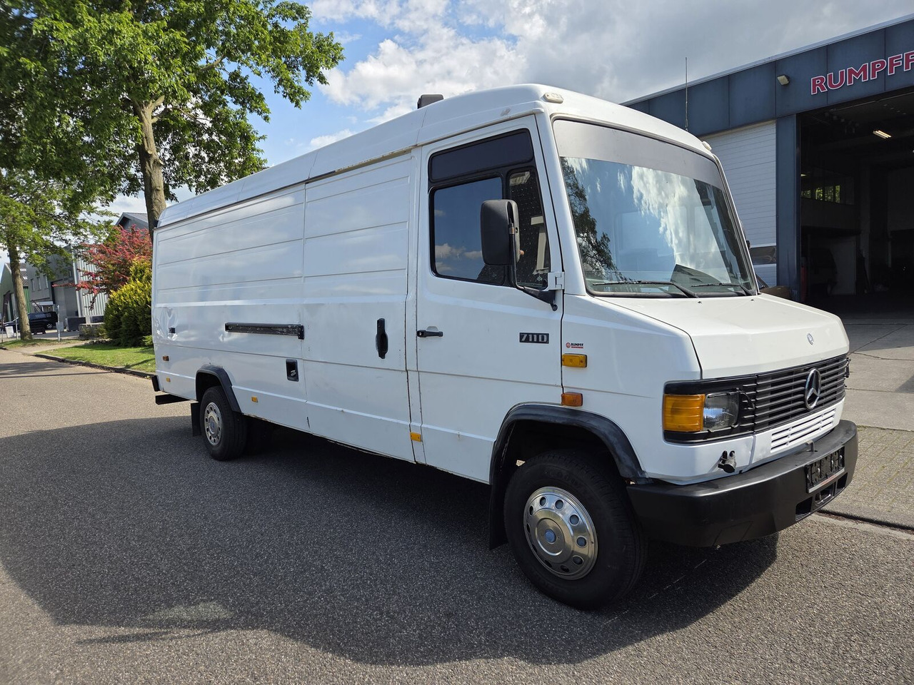 Mercedes-Benz 711D Vario Ecovan (1986) gesloten bestelwagen - Furgon: 3 kép. Mercedes-Benz 711D Vario Ecovan (1986) gesloten bestelwagen - Furgon: 3 kép.