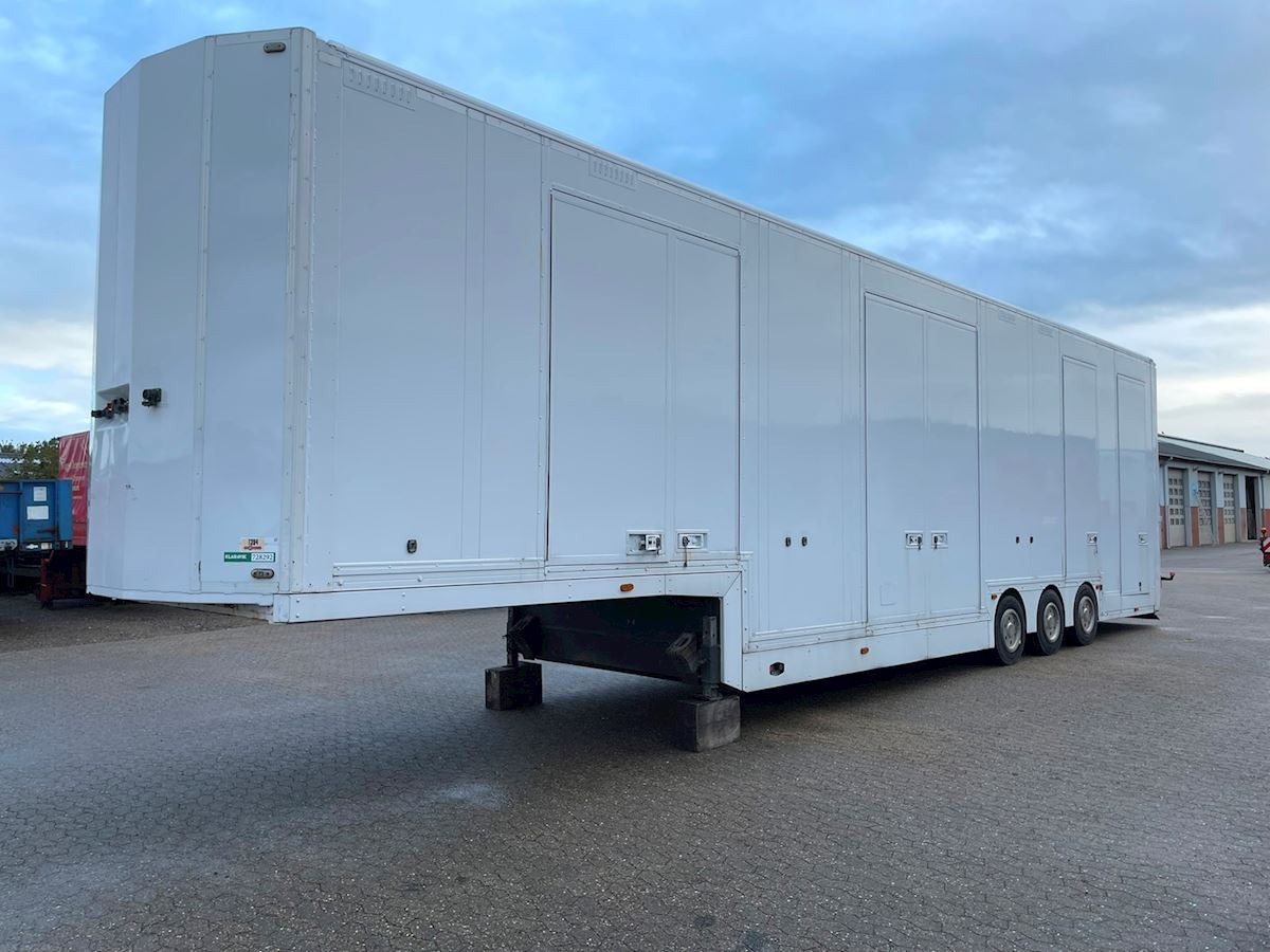 Kässbohrer SP 9-16 CVT - Félpótkocsi autószállító: 1 kép. Kässbohrer SP 9-16 CVT - Félpótkocsi autószállító: 1 kép.