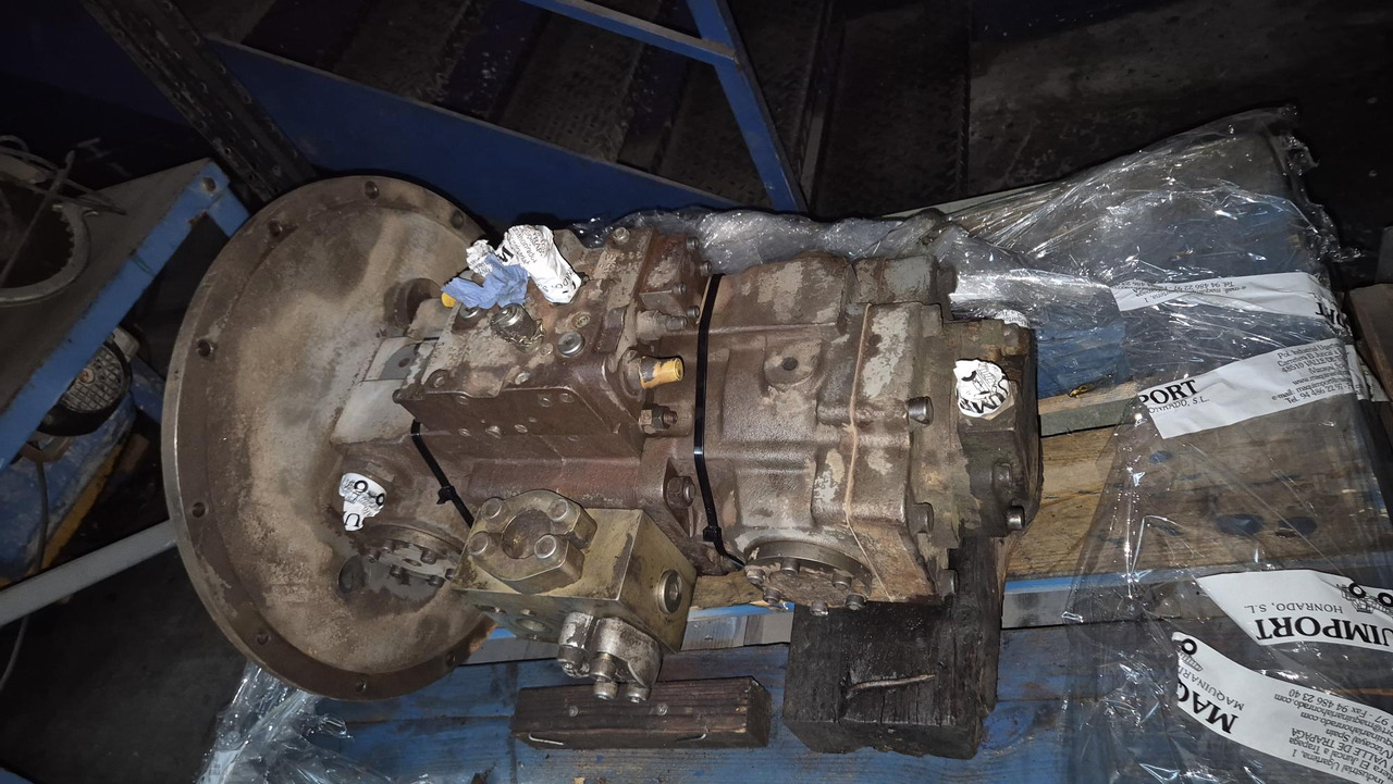 BOMBA LIEBHERR LPVD107 - Hidraulikus szivattyú - Építőipari gépek: 1 kép. BOMBA LIEBHERR LPVD107 - Hidraulikus szivattyú - Építőipari gépek: 1 kép.