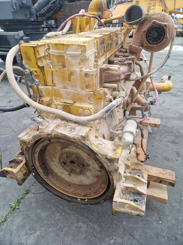 KOMATSU SAA6D 140E-2 - Motor - Építőipari gépek: 2 kép. KOMATSU SAA6D 140E-2 - Motor - Építőipari gépek: 2 kép.