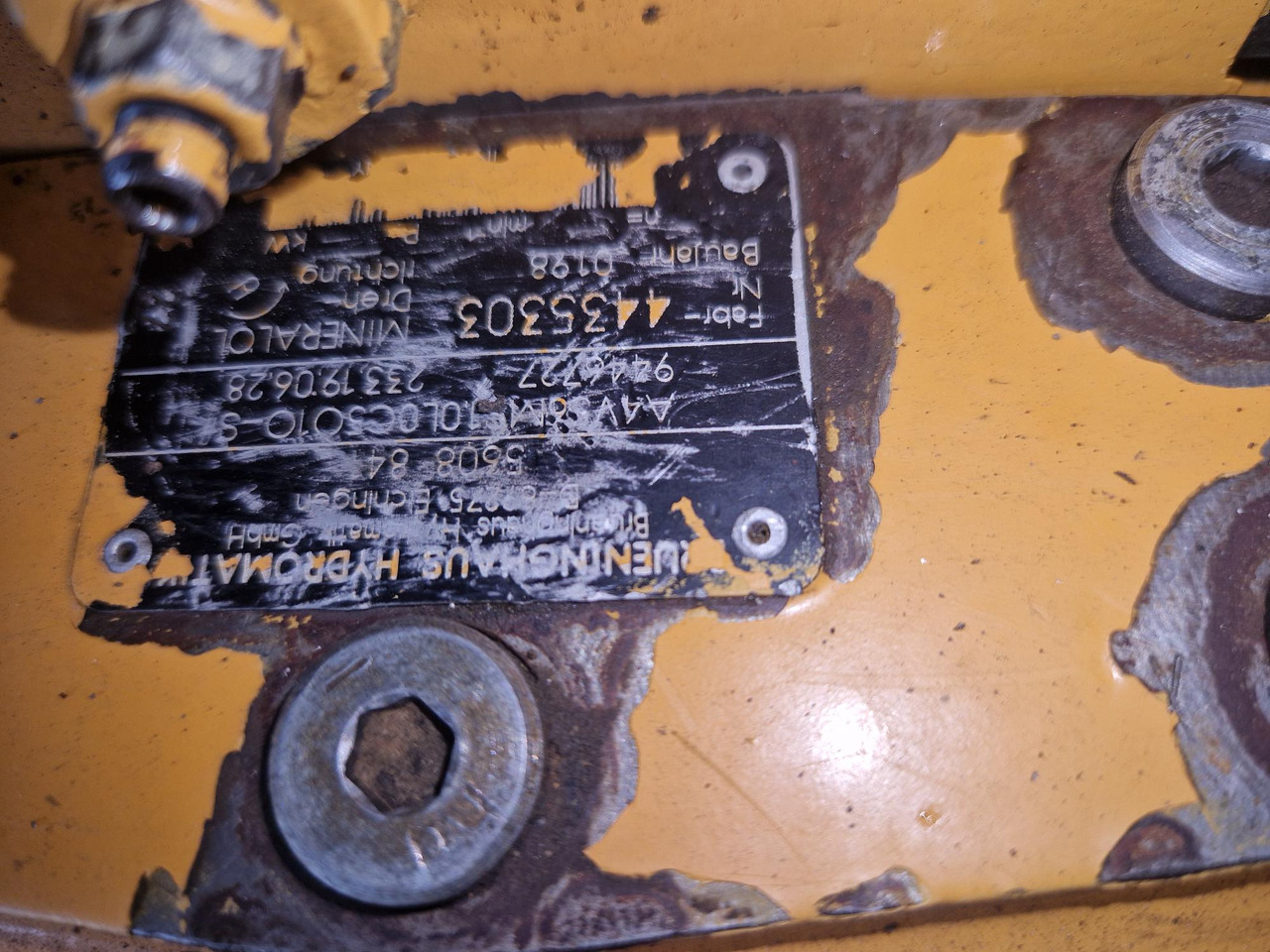 LIEBHERR A4VS6M51 9446727 - Hidraulikus szivattyú - Építőipari gépek: 2 kép. LIEBHERR A4VS6M51 9446727 - Hidraulikus szivattyú - Építőipari gépek: 2 kép.