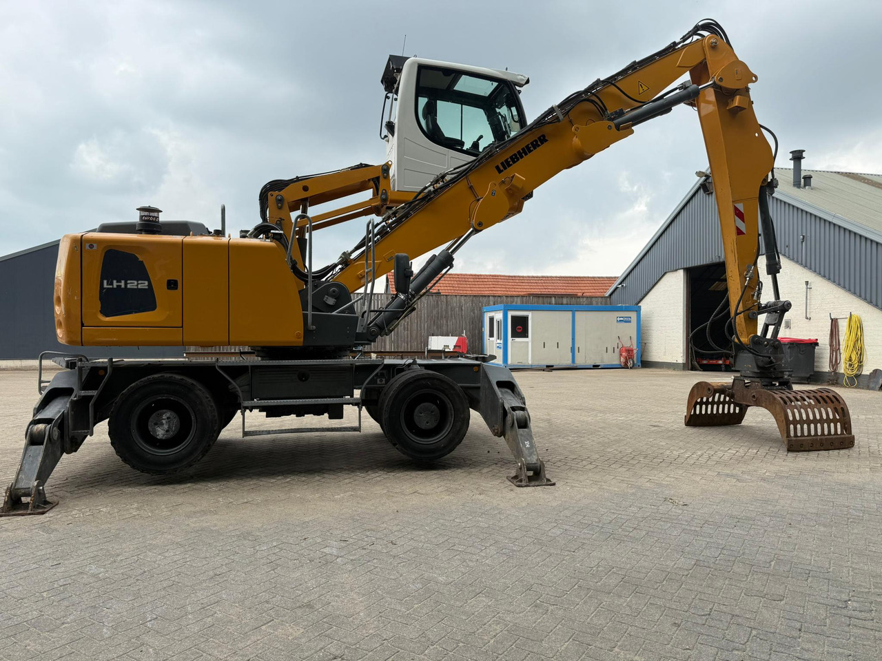 LIEBHERR LH22M - Hulladék kotró: 3 kép. LIEBHERR LH22M - Hulladék kotró: 3 kép.