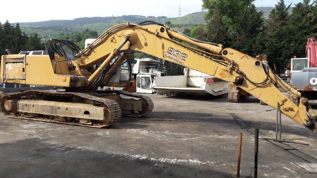 Liebherr R932li ns 572-4318 - Lánctalpas kotró: 2 kép. Liebherr R932li ns 572-4318 - Lánctalpas kotró: 2 kép.