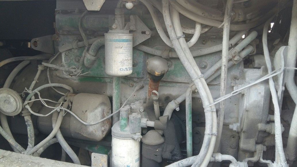 PALA CARGADORA VOLVO L90 - Gumikerekes homlokrakodó: 3 kép. PALA CARGADORA VOLVO L90 - Gumikerekes homlokrakodó: 3 kép.