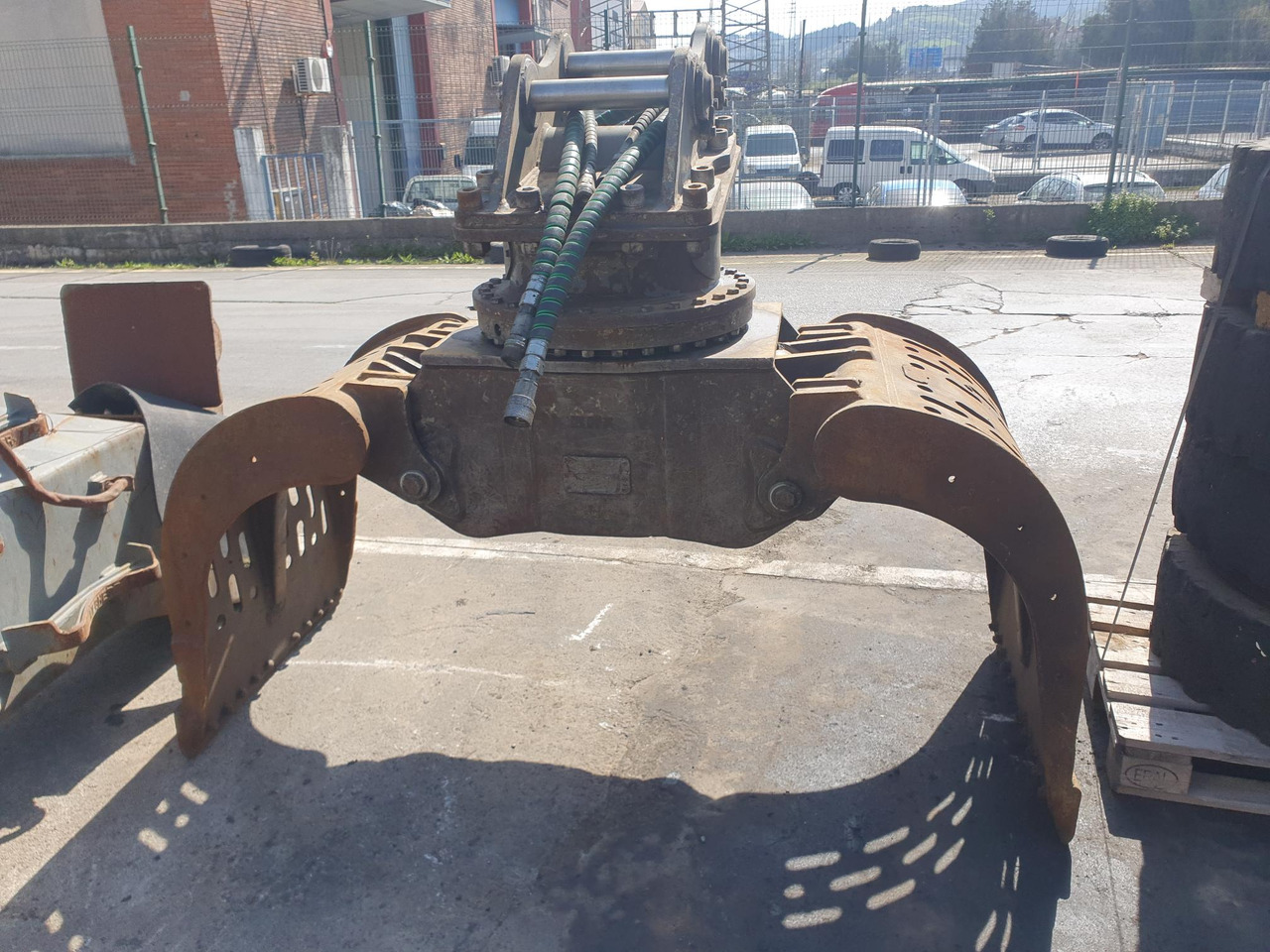 PINZA ESCOLLERA LIEBHERR - Polip kanál - Építőipari gépek: 1 kép. PINZA ESCOLLERA LIEBHERR - Polip kanál - Építőipari gépek: 1 kép.