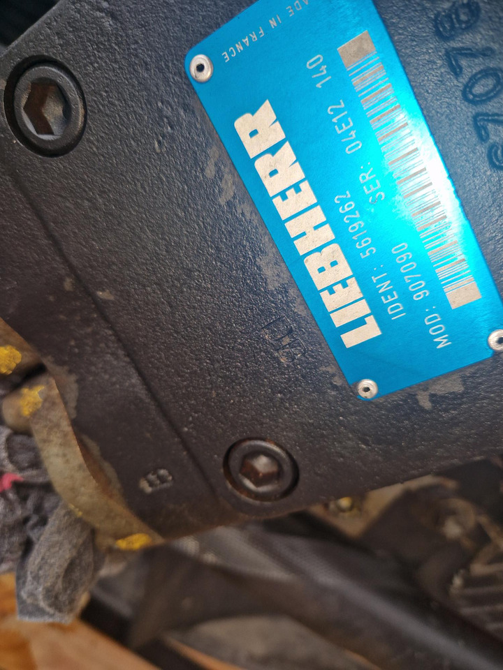 RADIADOR LIEBHERR R914B - Radiátor - Építőipari gépek: 2 kép. RADIADOR LIEBHERR R914B - Radiátor - Építőipari gépek: 2 kép.