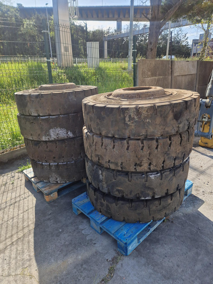 RUEDAS MACIZAS 12.00R20 - Komplett kerék - Építőipari gépek: 4 kép. RUEDAS MACIZAS 12.00R20 - Komplett kerék - Építőipari gépek: 4 kép.