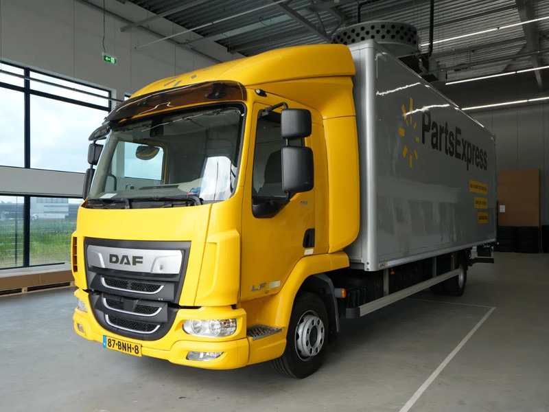 DAF LF 210 FA, 12t, Gesloten Bak, Laadklep 1,5t, Zijdeur, New Apk - Dobozos felépítményű teherautó: 1 kép. DAF LF 210 FA, 12t, Gesloten Bak, Laadklep 1,5t, Zijdeur, New Apk - Dobozos felépítményű teherautó: 1 kép.
