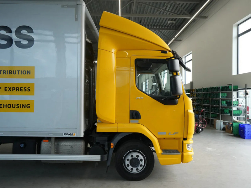 DAF LF 210 FA, 12t, Gesloten Bak, Laadklep 1,5t, Zijdeur, New Apk - Dobozos felépítményű teherautó: 4 kép. DAF LF 210 FA, 12t, Gesloten Bak, Laadklep 1,5t, Zijdeur, New Apk - Dobozos felépítményű teherautó: 4 kép.