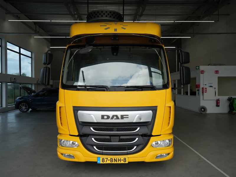 DAF LF 210 FA, 12t, Gesloten Bak, Laadklep 1,5t, Zijdeur, New Apk - Dobozos felépítményű teherautó: 2 kép. DAF LF 210 FA, 12t, Gesloten Bak, Laadklep 1,5t, Zijdeur, New Apk - Dobozos felépítményű teherautó: 2 kép.