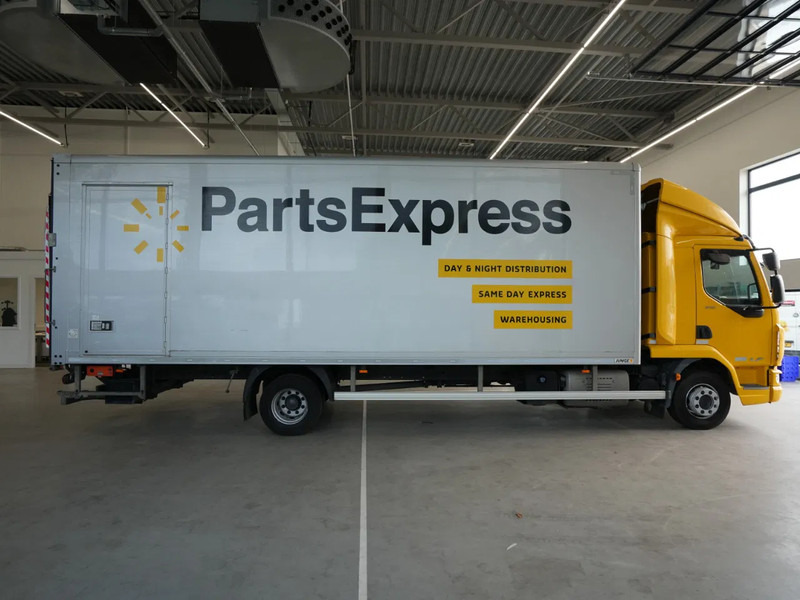 DAF LF 210 FA, 12t, Gesloten Bak, Laadklep 1,5t, Zijdeur, New Apk - Dobozos felépítményű teherautó: 5 kép. DAF LF 210 FA, 12t, Gesloten Bak, Laadklep 1,5t, Zijdeur, New Apk - Dobozos felépítményű teherautó: 5 kép.