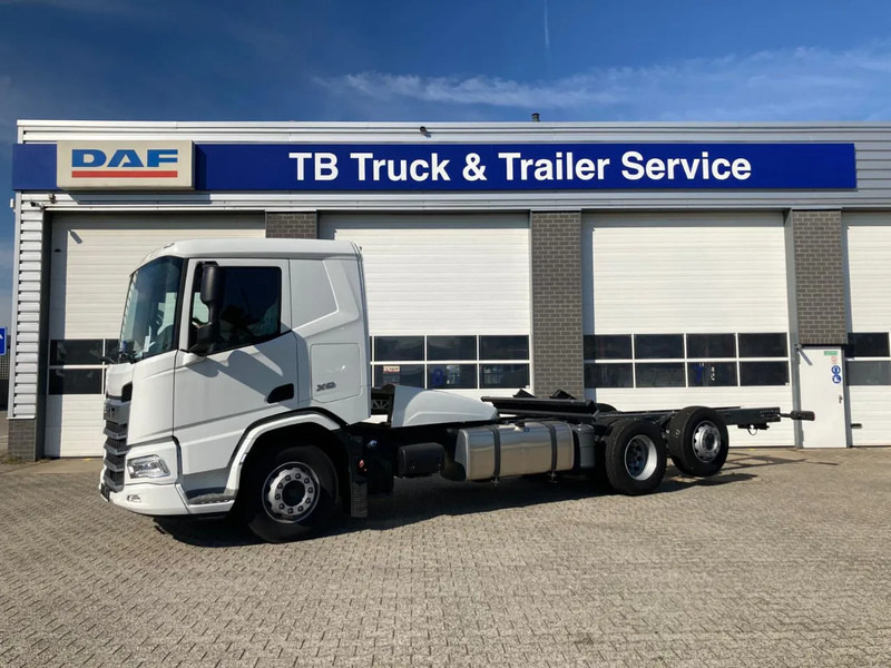 DAF XD 450 FAN CHASSIS SLEEPER CAB PTO STEERING LIFTAXLE 480WB - NEW - Alvaz teherautó: 1 kép. DAF XD 450 FAN CHASSIS SLEEPER CAB PTO STEERING LIFTAXLE 480WB - NEW - Alvaz teherautó: 1 kép.