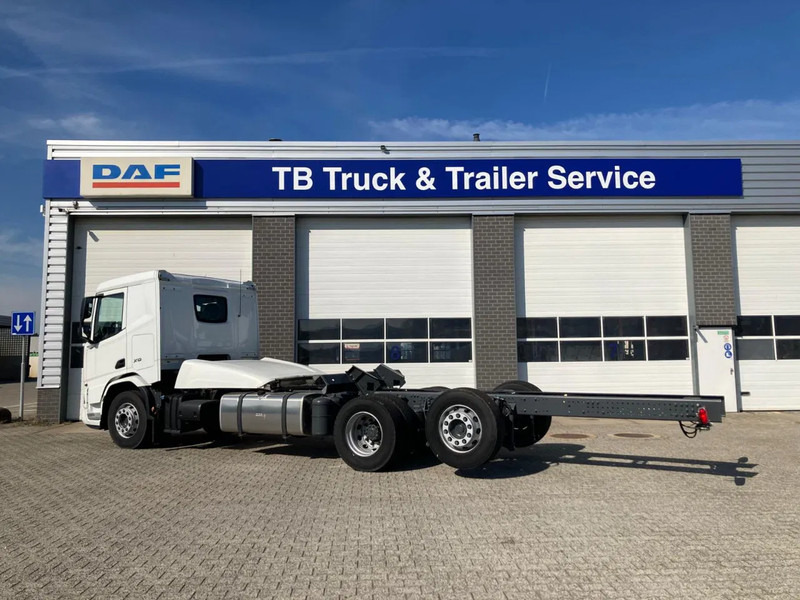DAF XD 450 FAN CHASSIS SLEEPER CAB PTO STEERING LIFTAXLE 480WB - NEW - Alvaz teherautó: 2 kép. DAF XD 450 FAN CHASSIS SLEEPER CAB PTO STEERING LIFTAXLE 480WB - NEW - Alvaz teherautó: 2 kép.