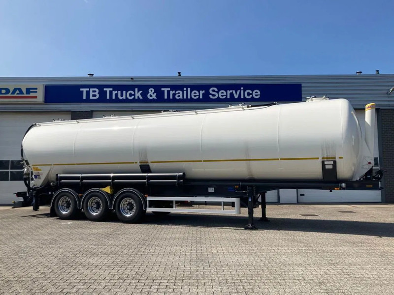 Kässbohrer SSK 50 / 5 - 10 / 24 - 50m3 kiep silo met 1x liftas en Alcoa Dura Bright velgen - Tartályos félpótkocsi: 2 kép. Kässbohrer SSK 50 / 5 - 10 / 24 - 50m3 kiep silo met 1x liftas en Alcoa Dura Bright velgen - Tartályos félpótkocsi: 2 kép.