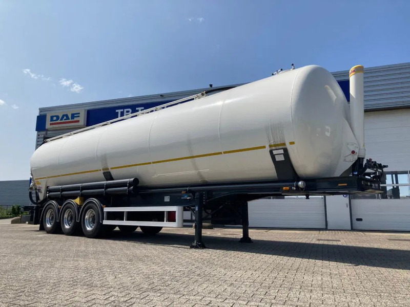 Kässbohrer SSK 50 / 5 - 10 / 24 - 50m3 kiep silo met 1x liftas en Alcoa Dura Bright velgen - Tartályos félpótkocsi: 4 kép. Kässbohrer SSK 50 / 5 - 10 / 24 - 50m3 kiep silo met 1x liftas en Alcoa Dura Bright velgen - Tartályos félpótkocsi: 4 kép.