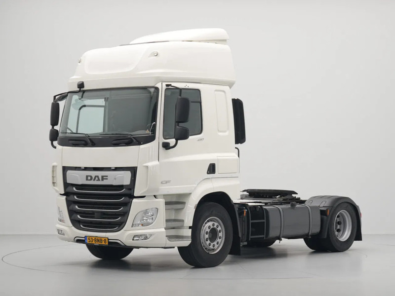DAF CF 430 FT, New Tacho, Passagier Rempedaal/Lesauto - Nyergesvontató: 1 kép. DAF CF 430 FT, New Tacho, Passagier Rempedaal/Lesauto - Nyergesvontató: 1 kép.