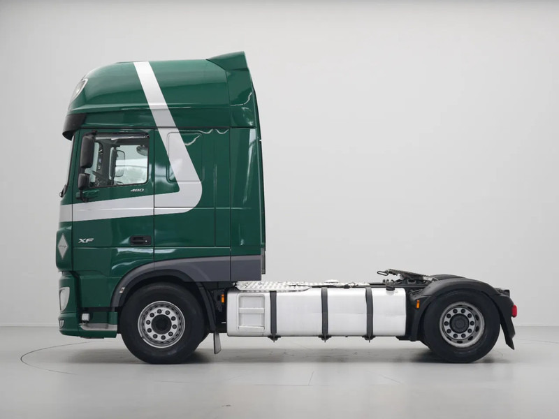 DAF XF 480 FT Super Space Cab, With Hydraulics - Nyergesvontató: 2 kép. DAF XF 480 FT Super Space Cab, With Hydraulics - Nyergesvontató: 2 kép.