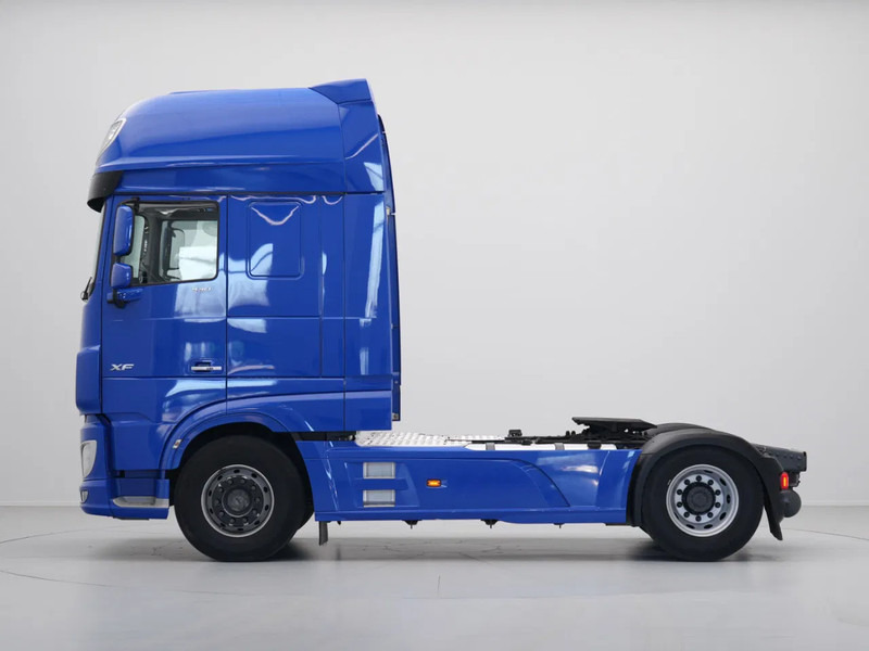 DAF XF 530 FT, Manual Gearbox, Retarder, StandAirco - Nyergesvontató: 2 kép. DAF XF 530 FT, Manual Gearbox, Retarder, StandAirco - Nyergesvontató: 2 kép.