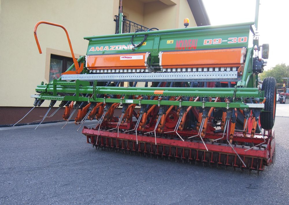Agregat uprawowo-siewny Amazone HRB 301 I D9-30 2005 Agregat uprawowo siewny KUHN AMAZONE szerokość robocza 3m - Kombinált vetőgép: 1 kép. Agregat uprawowo-siewny Amazone HRB 301 I D9-30 2005 Agregat uprawowo siewny KUHN AMAZONE szerokość robocza 3m - Kombinált vetőgép: 1 kép.