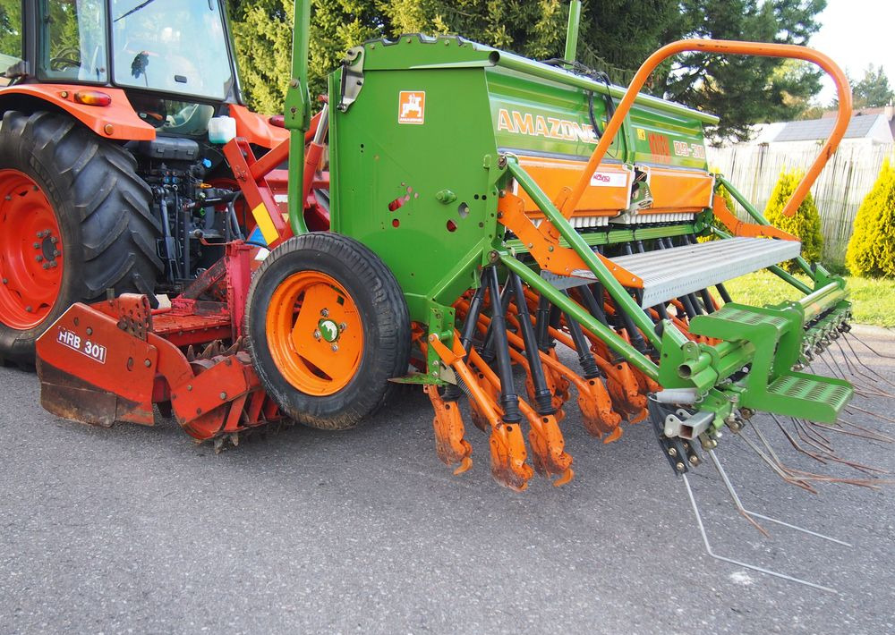 Kombinált vetőgép Agregat uprawowo-siewny Amazone HRB 301 I D9-30 2005 Agregat uprawowo siewny KUHN AMAZONE szerokość robocza 3m: 10 kép. Kombinált vetőgép Agregat uprawowo-siewny Amazone HRB 301 I D9-30 2005 Agregat uprawowo siewny KUHN AMAZONE szerokość robocza 3m: 10 kép.