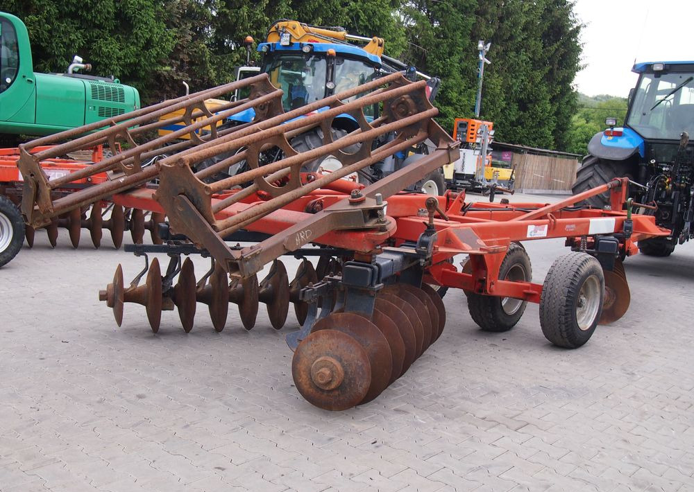 Brona talerzowa GREGOIRE-BESSON talerzówka 3,5m  Brona talerzowa 3,5m z wałem - Tárcsás borona: 1 kép. Brona talerzowa GREGOIRE-BESSON talerzówka 3,5m  Brona talerzowa 3,5m z wałem - Tárcsás borona: 1 kép.