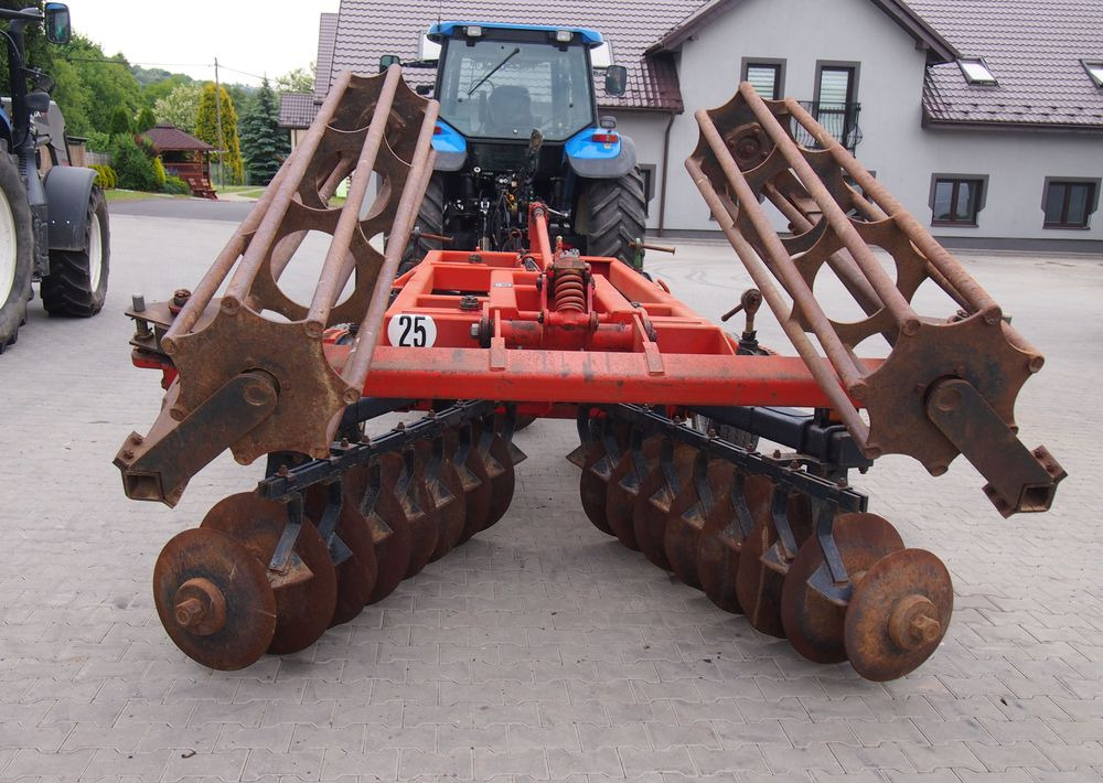 Brona talerzowa GREGOIRE-BESSON talerzówka 3,5m  Brona talerzowa 3,5m z wałem - Tárcsás borona: 4 kép. Brona talerzowa GREGOIRE-BESSON talerzówka 3,5m  Brona talerzowa 3,5m z wałem - Tárcsás borona: 4 kép.