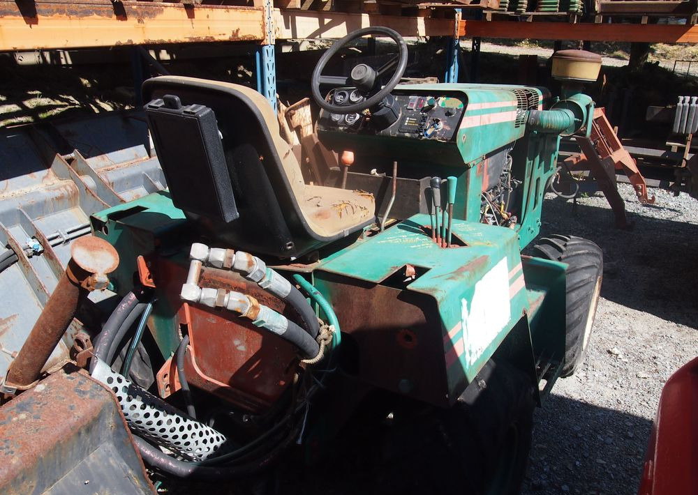 Ciągnik DITCH WITCH 3500DD 1991 DITCH WITCH 3500 DD - Árokásó: 3 kép. Ciągnik DITCH WITCH 3500DD 1991 DITCH WITCH 3500 DD - Árokásó: 3 kép.