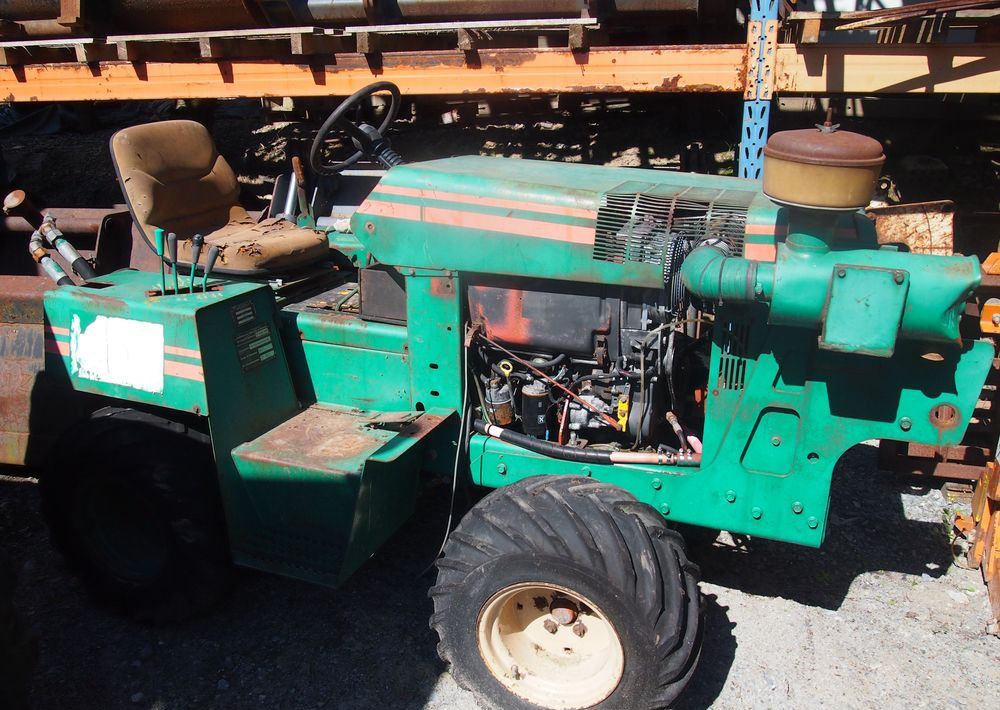 Ciągnik DITCH WITCH 3500DD 1991 DITCH WITCH 3500 DD - Árokásó: 1 kép. Ciągnik DITCH WITCH 3500DD 1991 DITCH WITCH 3500 DD - Árokásó: 1 kép.