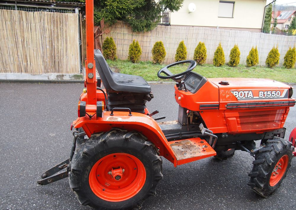 Ciągnik Kubota B1550 1994 traktorek KUBOTA 4x4 19KM - Traktor: 3 kép. Ciągnik Kubota B1550 1994 traktorek KUBOTA 4x4 19KM - Traktor: 3 kép.