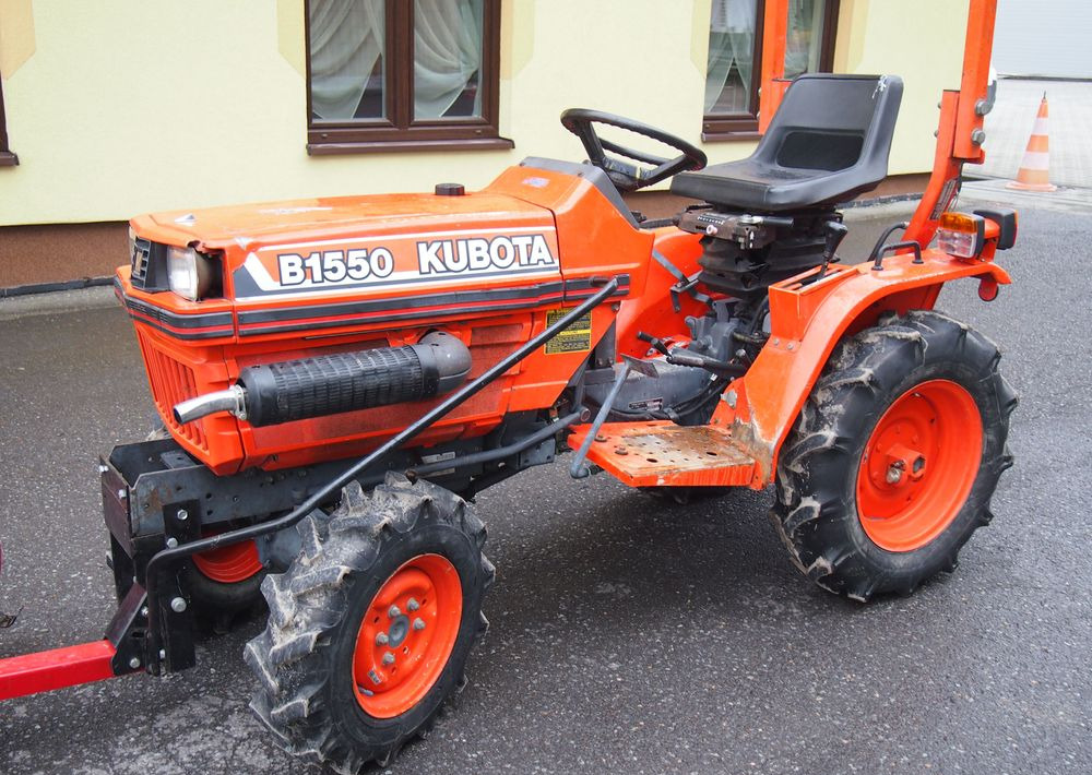Ciągnik Kubota B1550 1994 traktorek KUBOTA 4x4 19KM - Traktor: 1 kép. Ciągnik Kubota B1550 1994 traktorek KUBOTA 4x4 19KM - Traktor: 1 kép.
