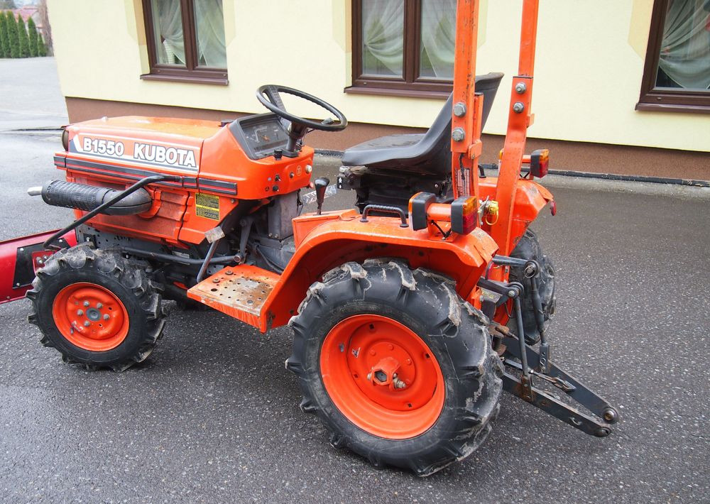 Ciągnik Kubota B1550 1994 traktorek KUBOTA 4x4 19KM - Traktor: 5 kép. Ciągnik Kubota B1550 1994 traktorek KUBOTA 4x4 19KM - Traktor: 5 kép.