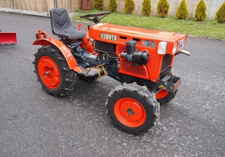 Ciągnik Kubota B6100 1995 4x4 - Traktor: 3 kép. Ciągnik Kubota B6100 1995 4x4 - Traktor: 3 kép.