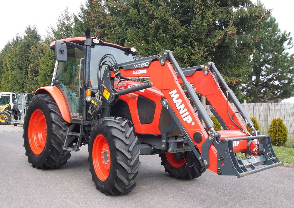 Ciągnik Kubota M5111 2019 Ciągnik rolniczy Kubota z ładowaczem czołowym TUR - Traktor: 3 kép. Ciągnik Kubota M5111 2019 Ciągnik rolniczy Kubota z ładowaczem czołowym TUR - Traktor: 3 kép.