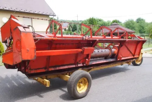 Heder do kombajnu Deutz-Fahr 1600,1610,1620,1630, 2680,2780, 2385,2685,2780, - Kombájn adapter: 2 kép. Heder do kombajnu Deutz-Fahr 1600,1610,1620,1630, 2680,2780, 2385,2685,2780, - Kombájn adapter: 2 kép.