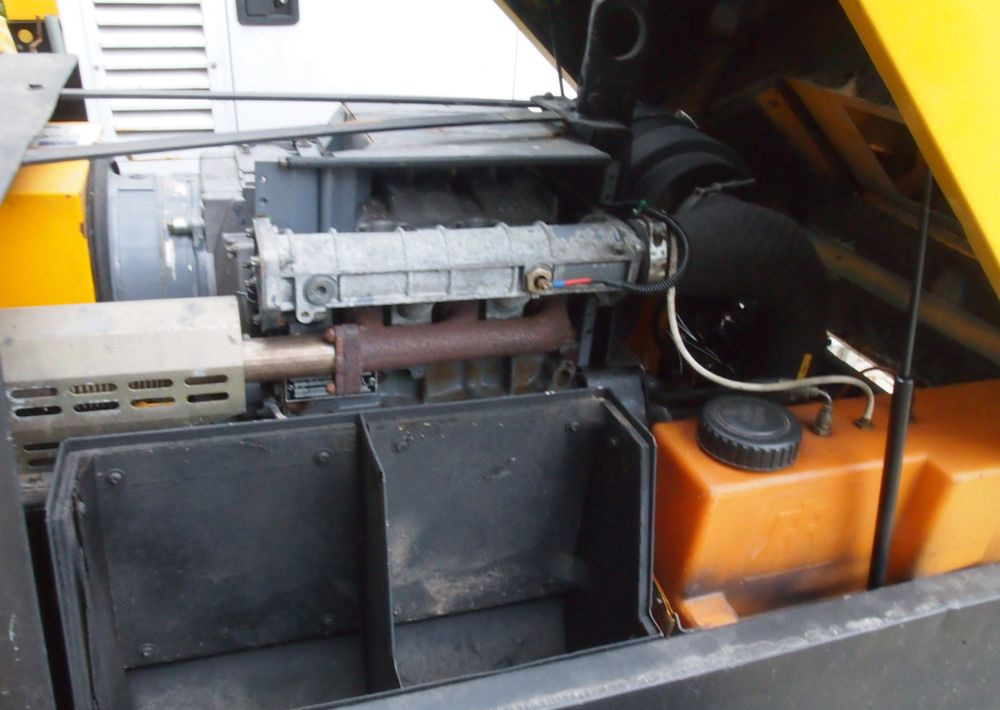 Kompresor Ingersoll Rand IR P130WD 2000 Kompresor Ingersoll Rand P130WD 30 kW - Légkompresszor: 4 kép. Kompresor Ingersoll Rand IR P130WD 2000 Kompresor Ingersoll Rand P130WD 30 kW - Légkompresszor: 4 kép.