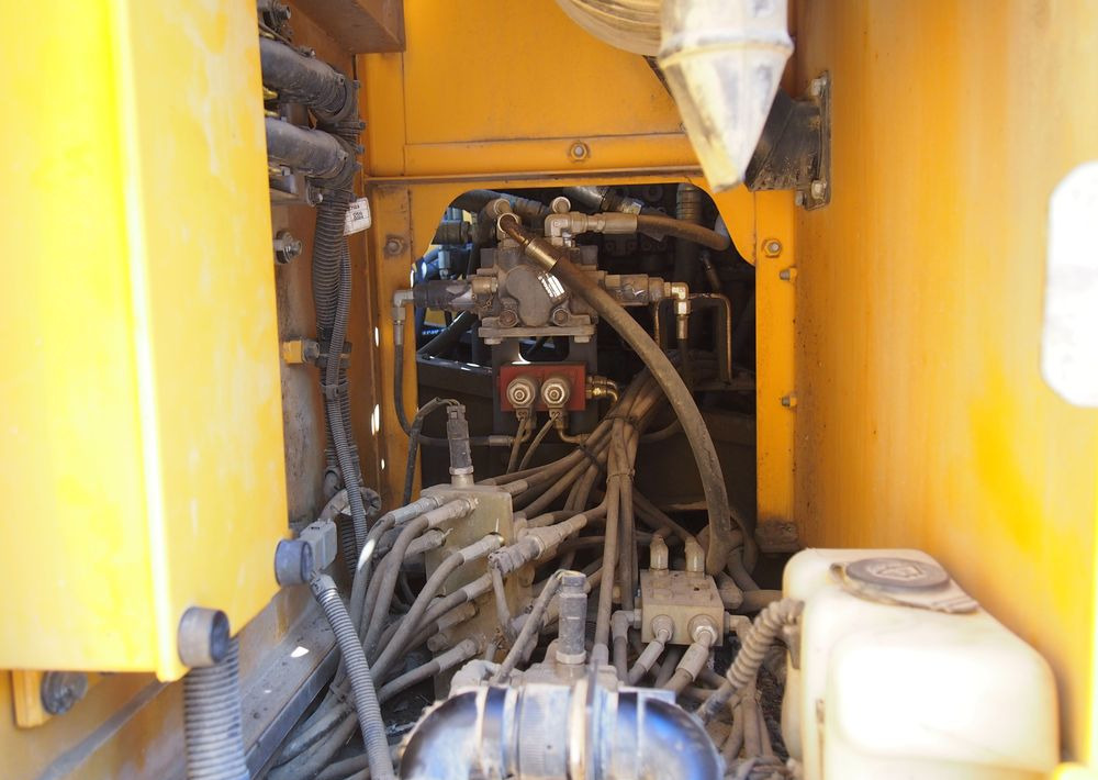 Koparka gąsienicowa Volvo EC180CL 2008 KOPARKA VOLVO - Lánctalpas kotró: 5 kép. Koparka gąsienicowa Volvo EC180CL 2008 KOPARKA VOLVO - Lánctalpas kotró: 5 kép.